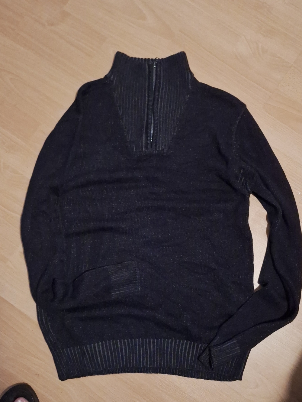Simons Men's Black Zip Mock-Neck Sweater